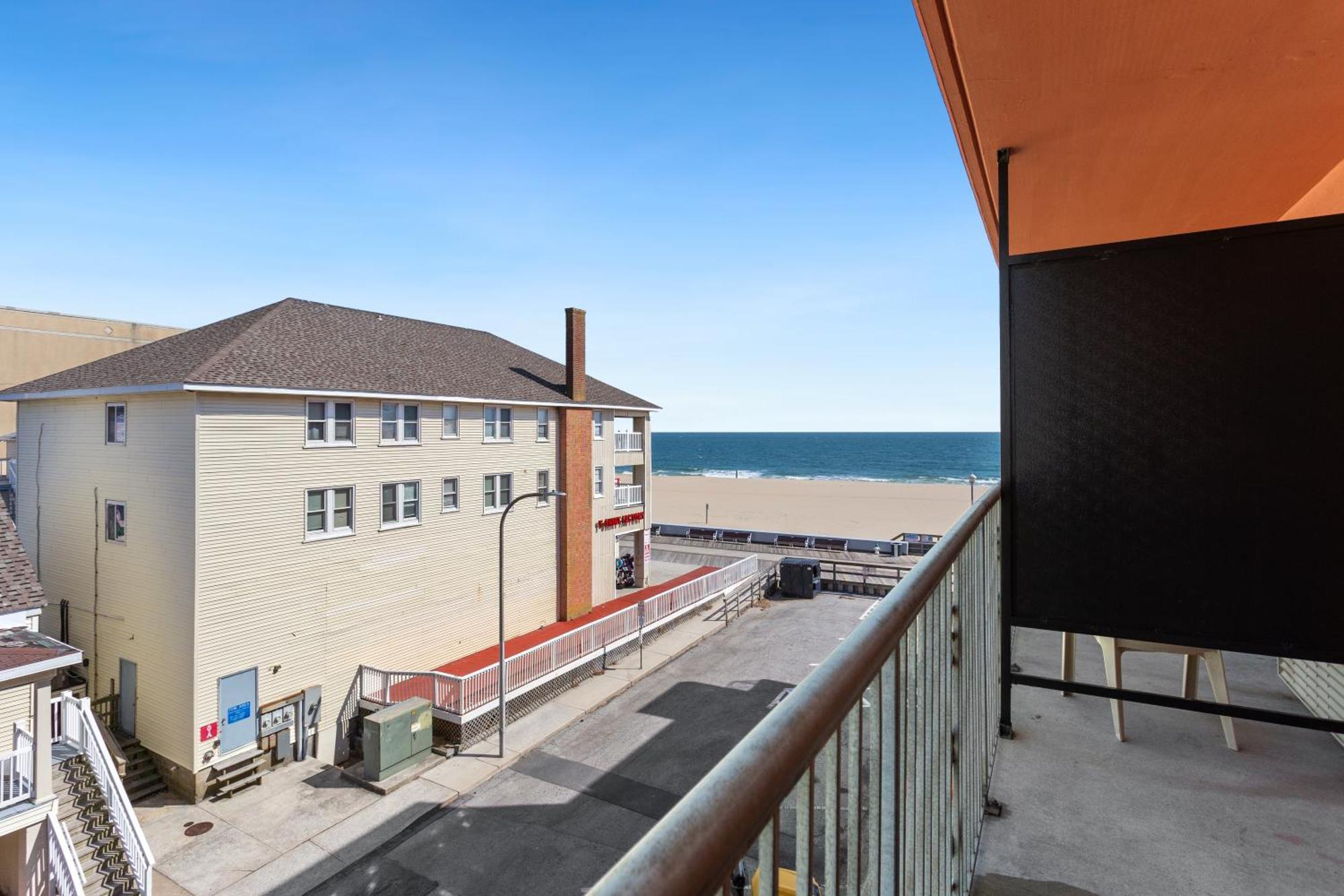Americana Motor Inn On Boardwalk Ошен Сити Экстерьер фото